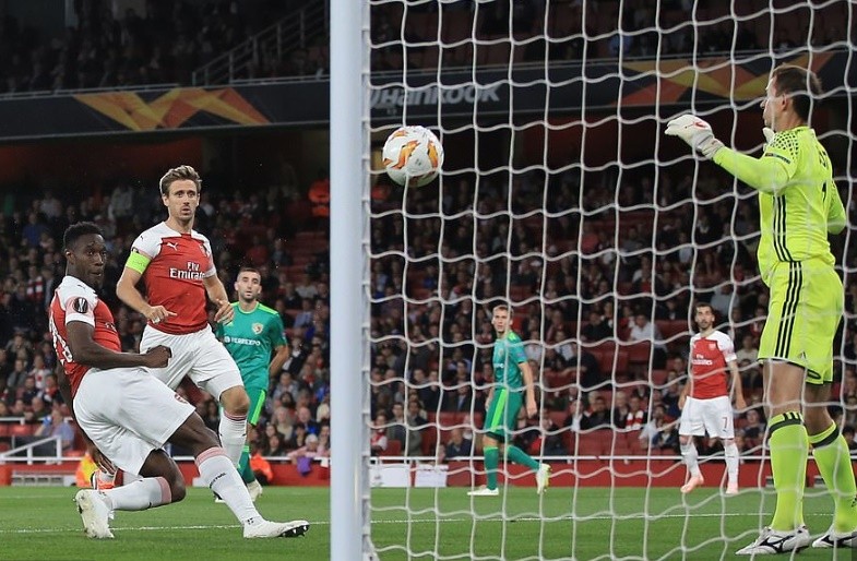 Aubameyang ghi bàn, Lacazette buồn ra mặt - Bóng Đá