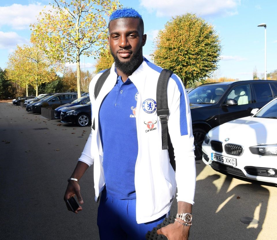 Giữ lời hứa, sao Chelsea CHÍNH THỨC nhuộm xanh mái đầu - Bóng Đá