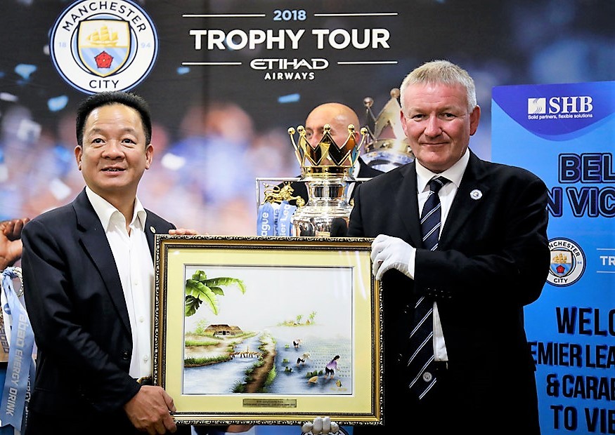 Bầu Hiển úp mở khả năng đưa Man City đến Việt Nam lần thứ hai - Bóng Đá