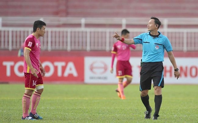CỰC SỐC: Cựu cầu thủ TỐ CÁO trọng tài dàn xếp tỷ số - Bóng Đá
