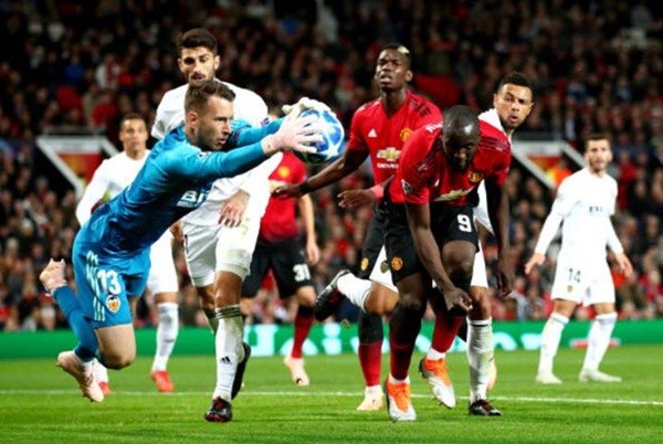 Beckham trầm ngâm nhìn MU đánh rơi điểm trên sân nhà - Bóng Đá