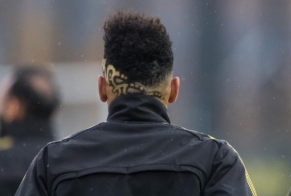 Trình làng tóc mới, Aubameyang 'quẩy' cực sung trên sân tập0 - Bóng Đá
