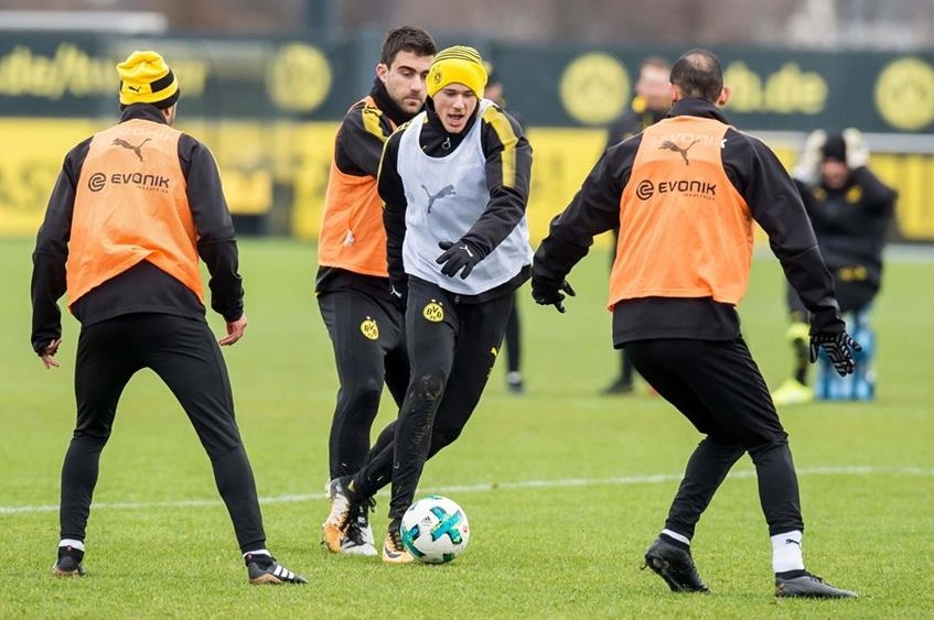 Với 'Đấng cứu thế' Peter Stoger, Dortmund tự tin vào hang Hùm - Bóng Đá