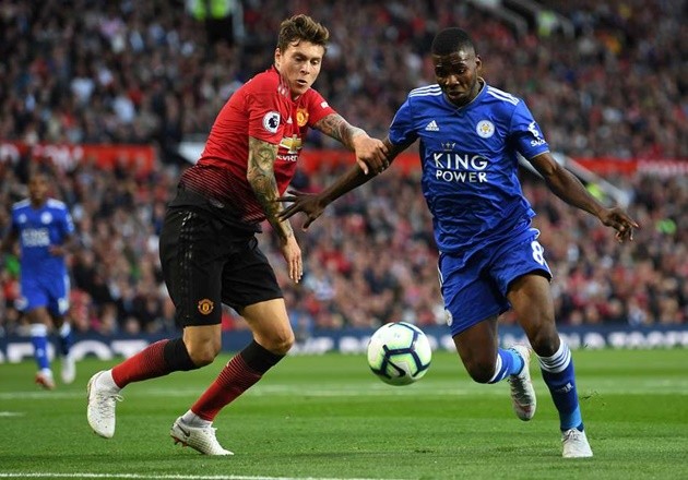 Gary Neville tin rằng mourinho đã chọn smalling và lindelof là bộ đôi hàng đầu - Bóng Đá