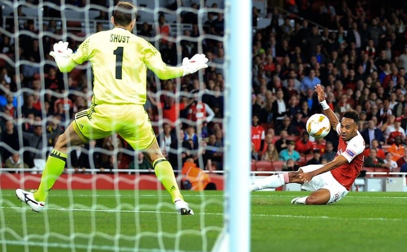 Aubameyang ghi bàn, Lacazette buồn ra mặt - Bóng Đá