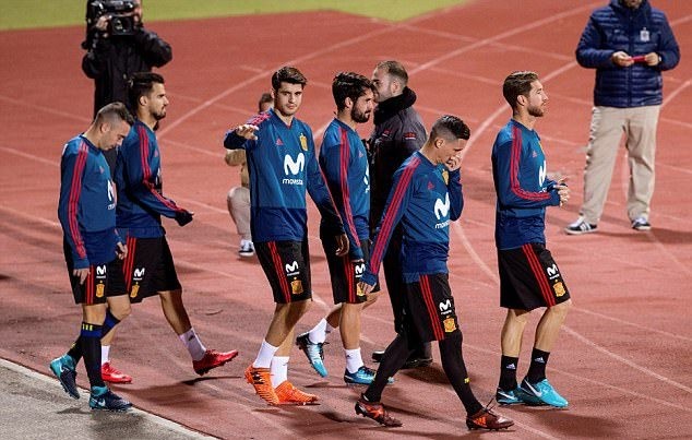 Alvaro Morata và De Gea 'chạm mặt' ở tuyển  - Bóng Đá