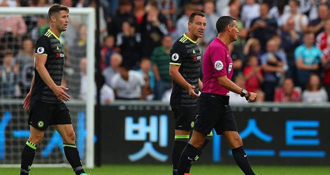 Trọng tài Marriner là điềm xui của Chelsea - Bóng Đá