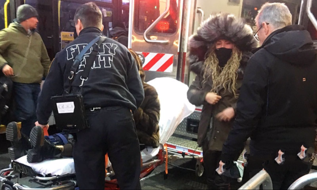 Thư giãn tại Mỹ, Pique 'bỗng dưng buồn' vì mẹ nhập viện - Bóng Đá