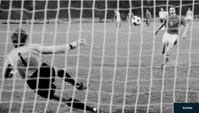7 kiểu đá penalty trứ danh của các sao sân cỏ - Bóng Đá