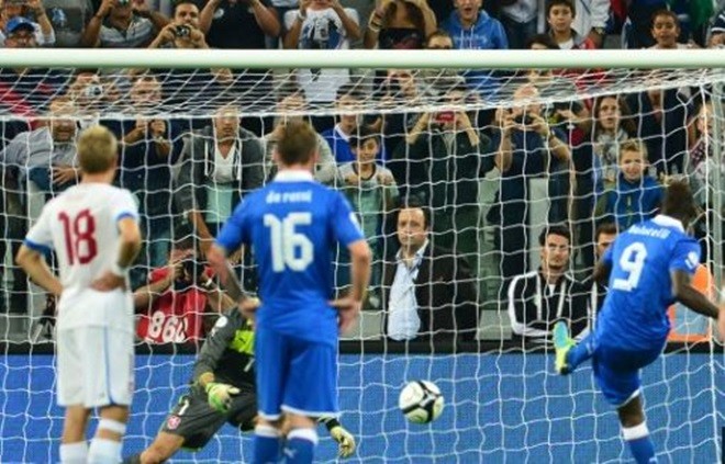 7 kiểu đá penalty trứ danh của các sao sân cỏ - Bóng Đá