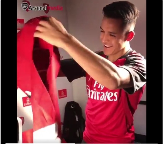 Arsenal tung chiêu CỰC DỊ giữ chân Sanchez - Bóng Đá