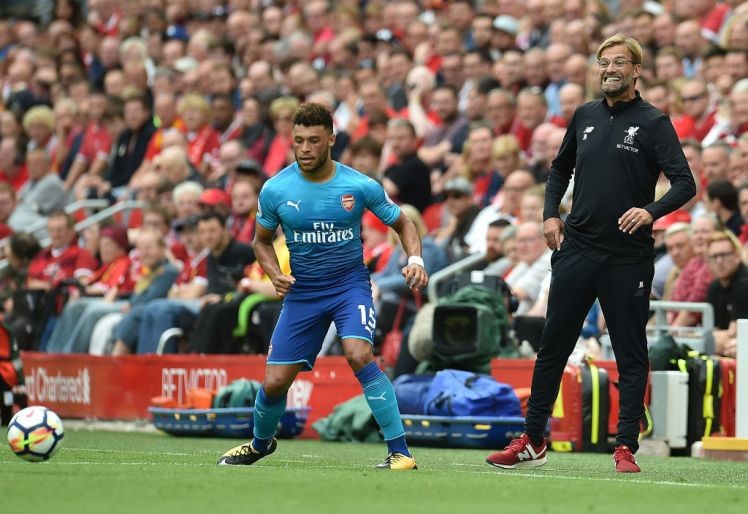 Jamie Carragher xúi Sanchez và Chamberlain rời Arsenal - Bóng Đá