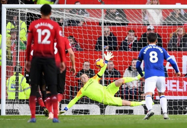 pickford đọc vi màn chạy đà của pogba - Bóng Đá