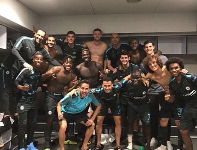 Torres, Costa chụp ảnh cùng ngôi sao giúp Chelsea thắng Atletico - Bóng Đá