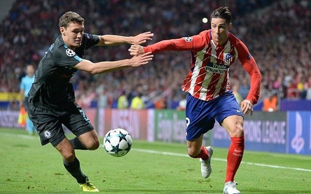 Torres, Costa chụp ảnh cùng ngôi sao giúp Chelsea thắng Atletico - Bóng Đá