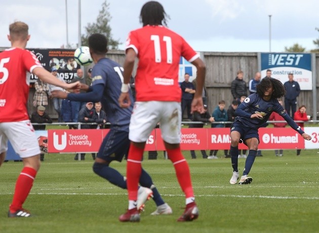 CĐV M.U đòi thay sanchez = tahith chong - Bóng Đá