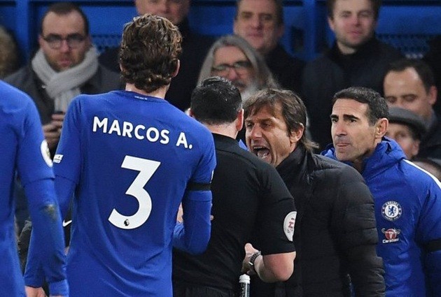 Được “mời” lên khán đài, Conte tranh thủ “đá xoáy” Pep - Bóng Đá