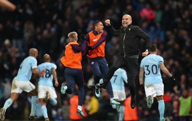 Được “mời” lên khán đài, Conte tranh thủ “đá xoáy” Pep - Bóng Đá