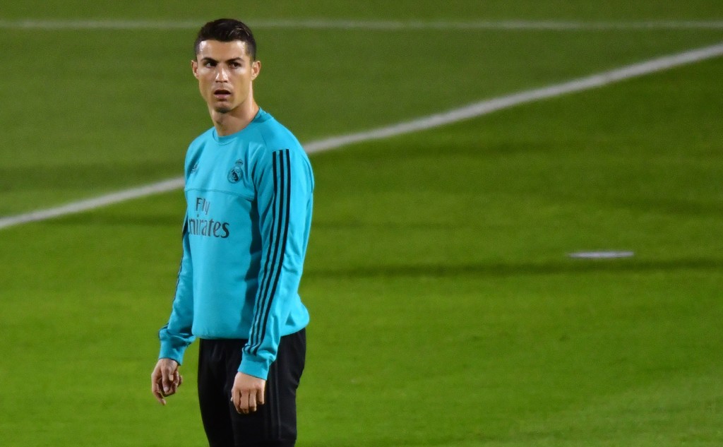 Sao Barca bất ngờ lên tiếng bảo vệ Ronaldo - Bóng Đá