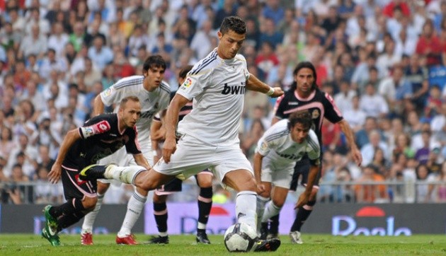 Cristiano Ronaldo chơi thế nào trong những lần ra mắt? - Bóng Đá