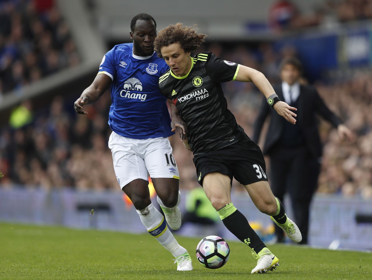 David Luiz - 'Cậu bé 8 tuổi' không chịu lớn - Bóng Đá