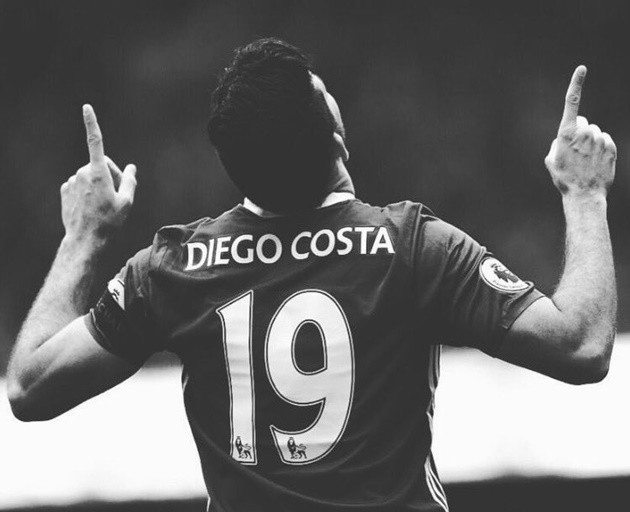 Diego Costa rạng ngời ở sân bay, sẵn sàng 