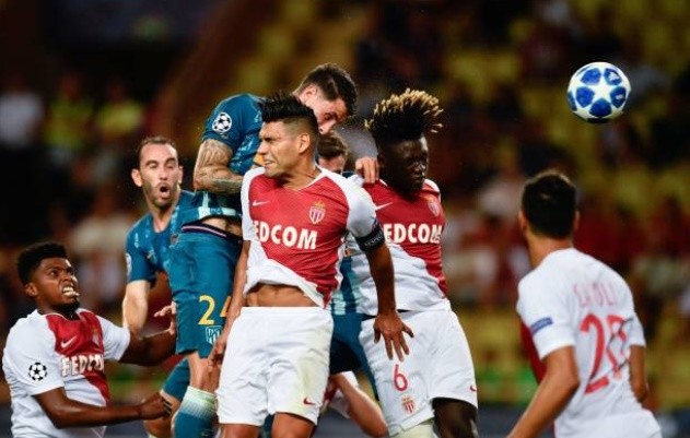 Giroud phung phí cơ hội, Higuain căng thẳng thấy rõ - Bóng Đá