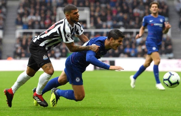 Morata không bắt tay Loftus-Cheek - Bóng Đá