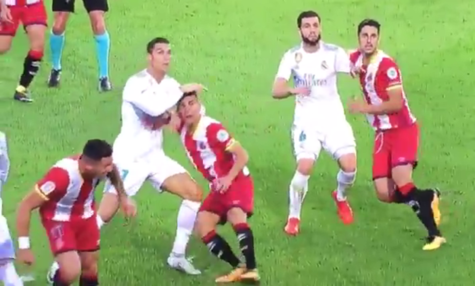 Chơi tệ, Ronaldo còn đối mặt án phạt nặng - Bóng Đá