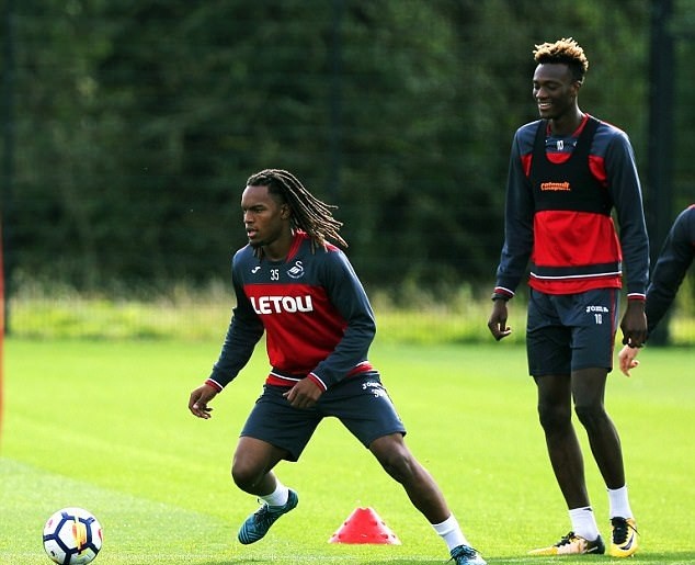 Renato Sanches tập ngày đầu tại Swansea - Bóng Đá