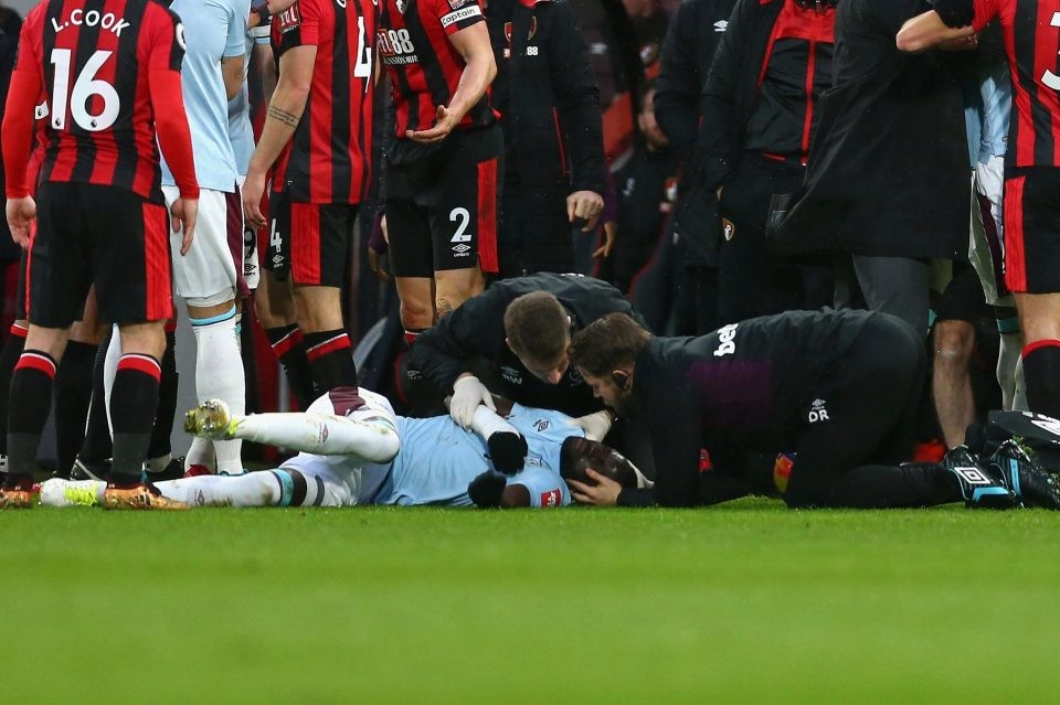 Sao West Ham hứng trọn gầm giày của đối thủ - Bóng Đá