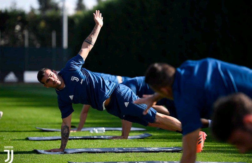 Juventus tập luyện - Bóng Đá