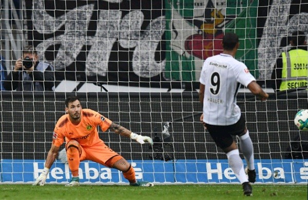 Aubameyang tịt ngòi, Dortmund hút chết trước Frankfurt - Bóng Đá