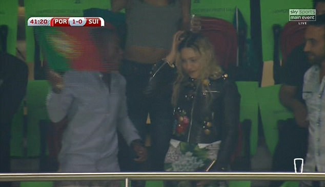 Madonna đến chung vui cùng Ronaldo - Bóng Đá