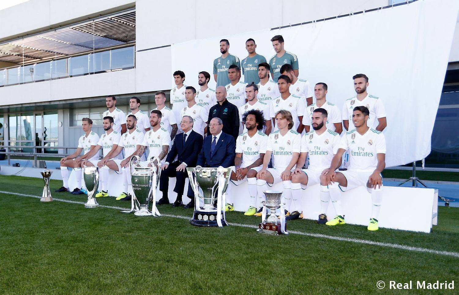 Real tung bộ ảnh hoành tráng trước ngày chào sân Champions League - Bóng Đá