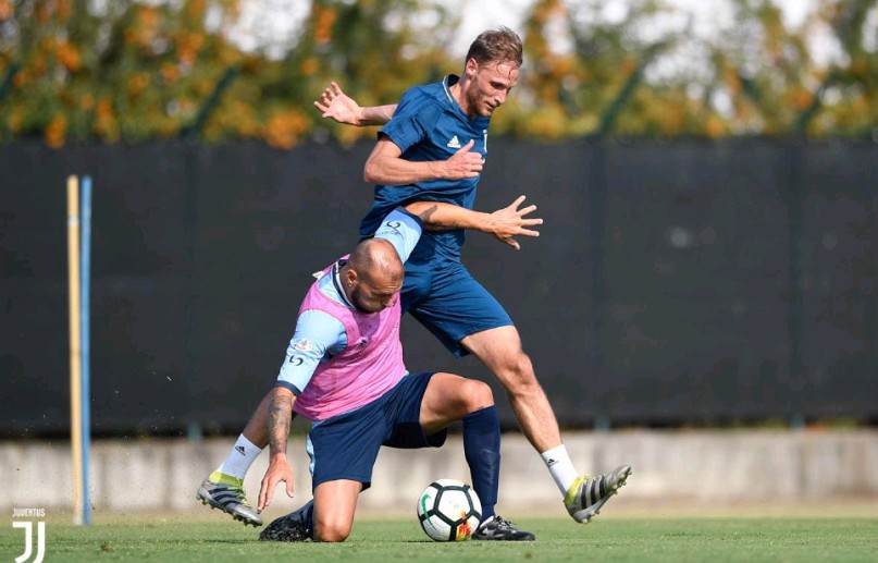 Juventus đấu tập Chieri - Bóng Đá