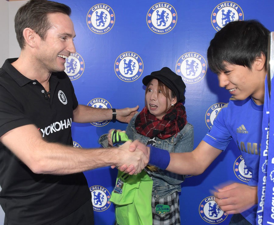 Lampard đại náo Nhật Bản, trêu đùa fan hâm mộ - Bóng Đá