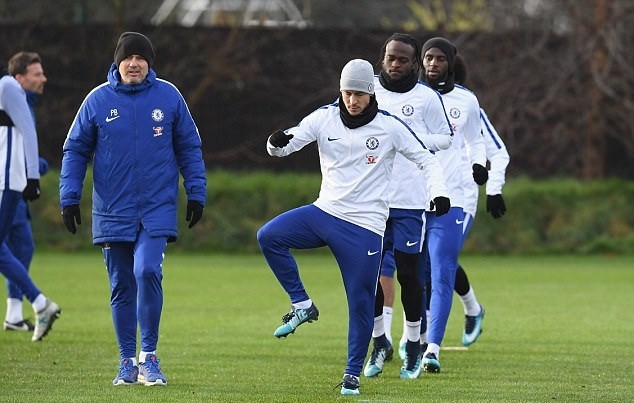 Giật chỏ đối thủ, Ashley Young đối mặt án phạt nguội - Bóng Đá