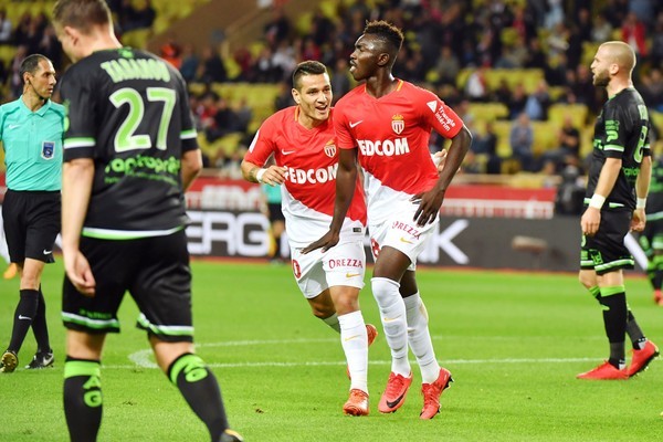 Cận cảnh pha va chạm của Lukaku - Bóng Đá