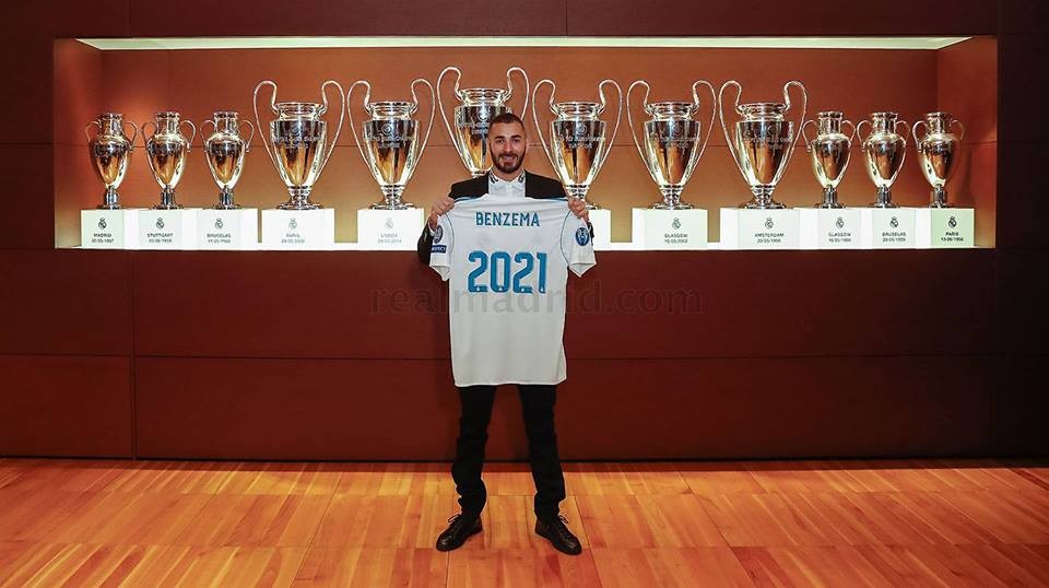 Ảnh Benzema gia hạn - Bóng Đá