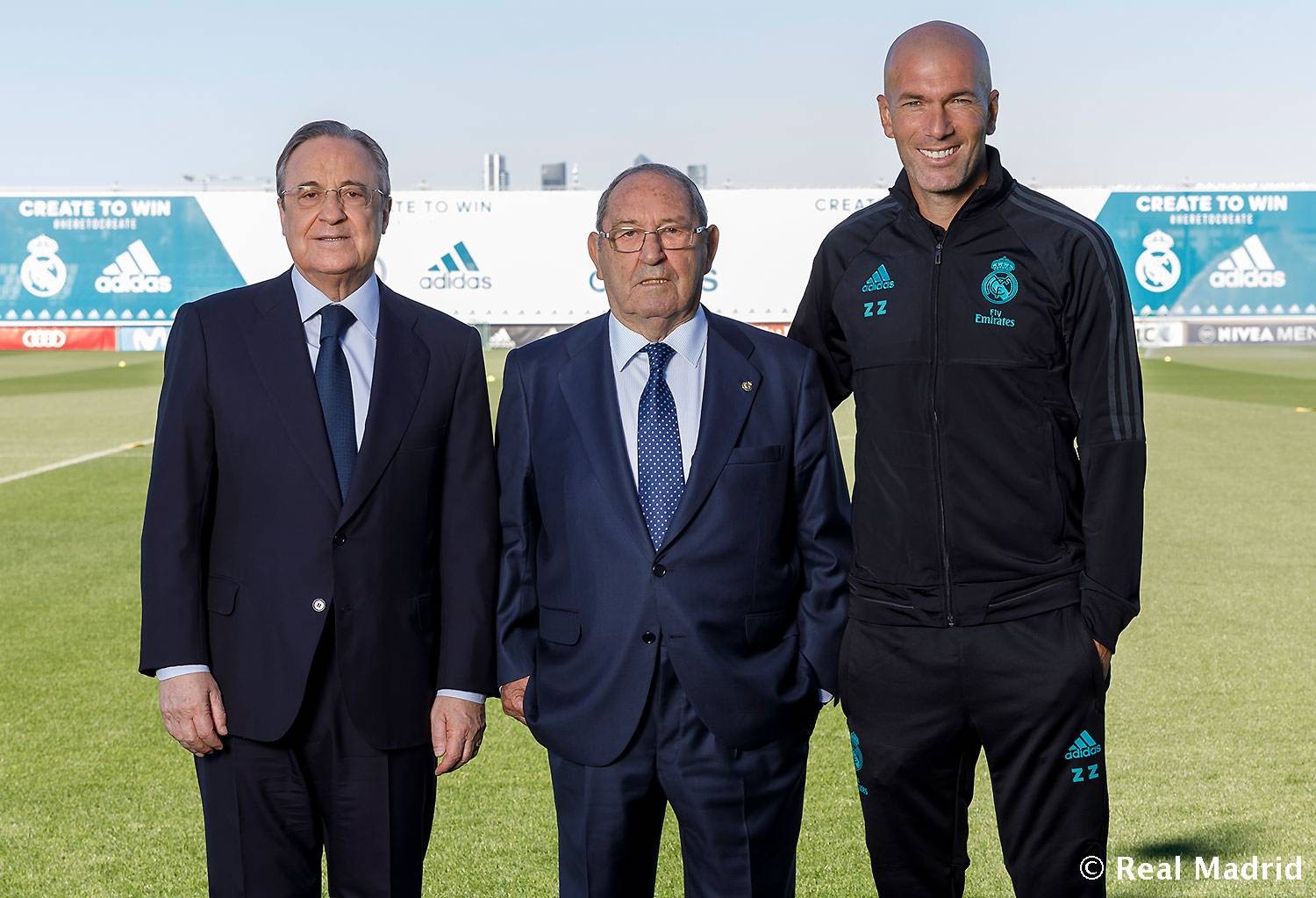 Real tung bộ ảnh hoành tráng trước ngày chào sân Champions League - Bóng Đá