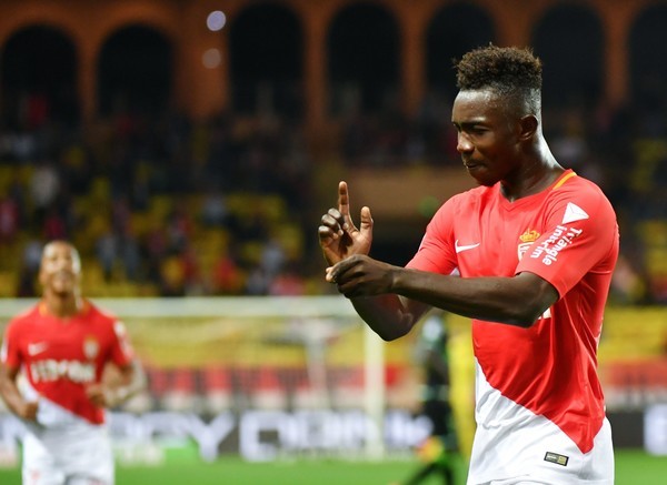 Cận cảnh pha va chạm của Lukaku - Bóng Đá