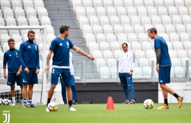 Juventus tập luyện - Bóng Đá