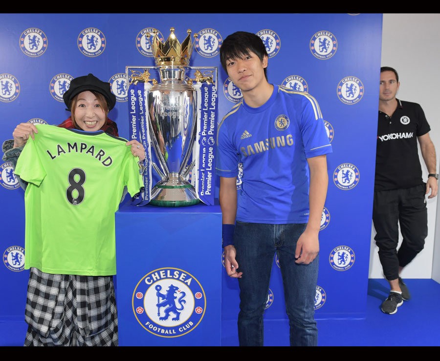 Lampard đại náo Nhật Bản, trêu đùa fan hâm mộ - Bóng Đá