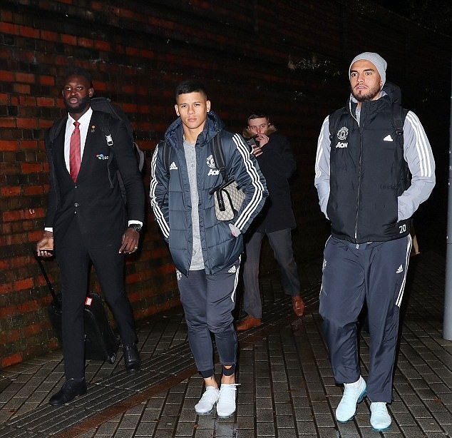 Tập thể M.U hành quân trong đêm, quyết hạ Burnley - Bóng Đá