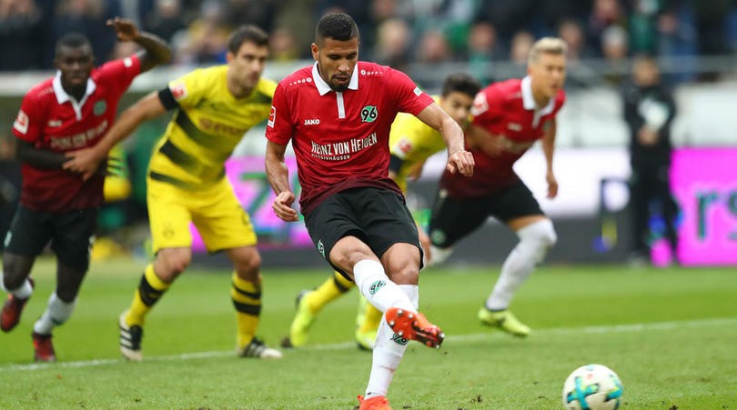 Hannover 4-2 Dortmund - Bóng Đá