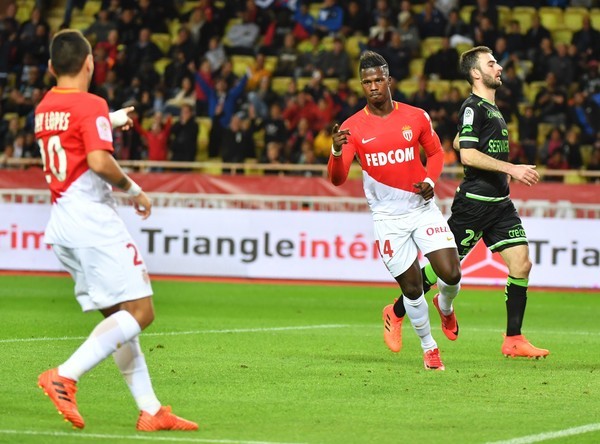 Cận cảnh pha va chạm của Lukaku - Bóng Đá