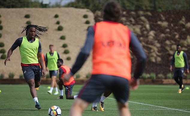 Renato Sanches tập ngày đầu tại Swansea - Bóng Đá
