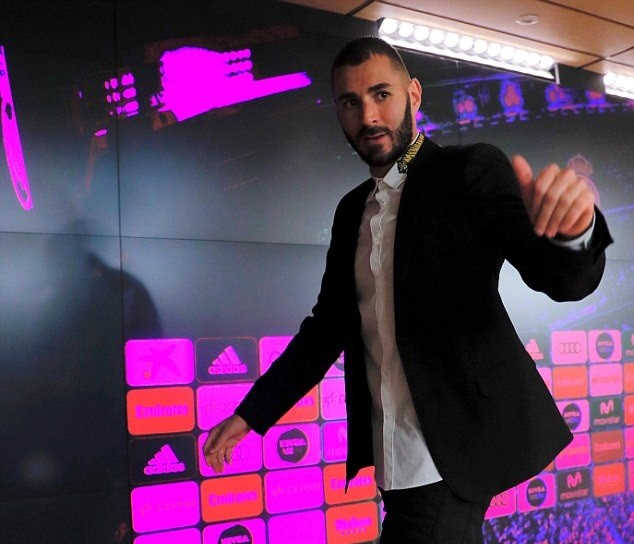 Ảnh Benzema gia hạn - Bóng Đá