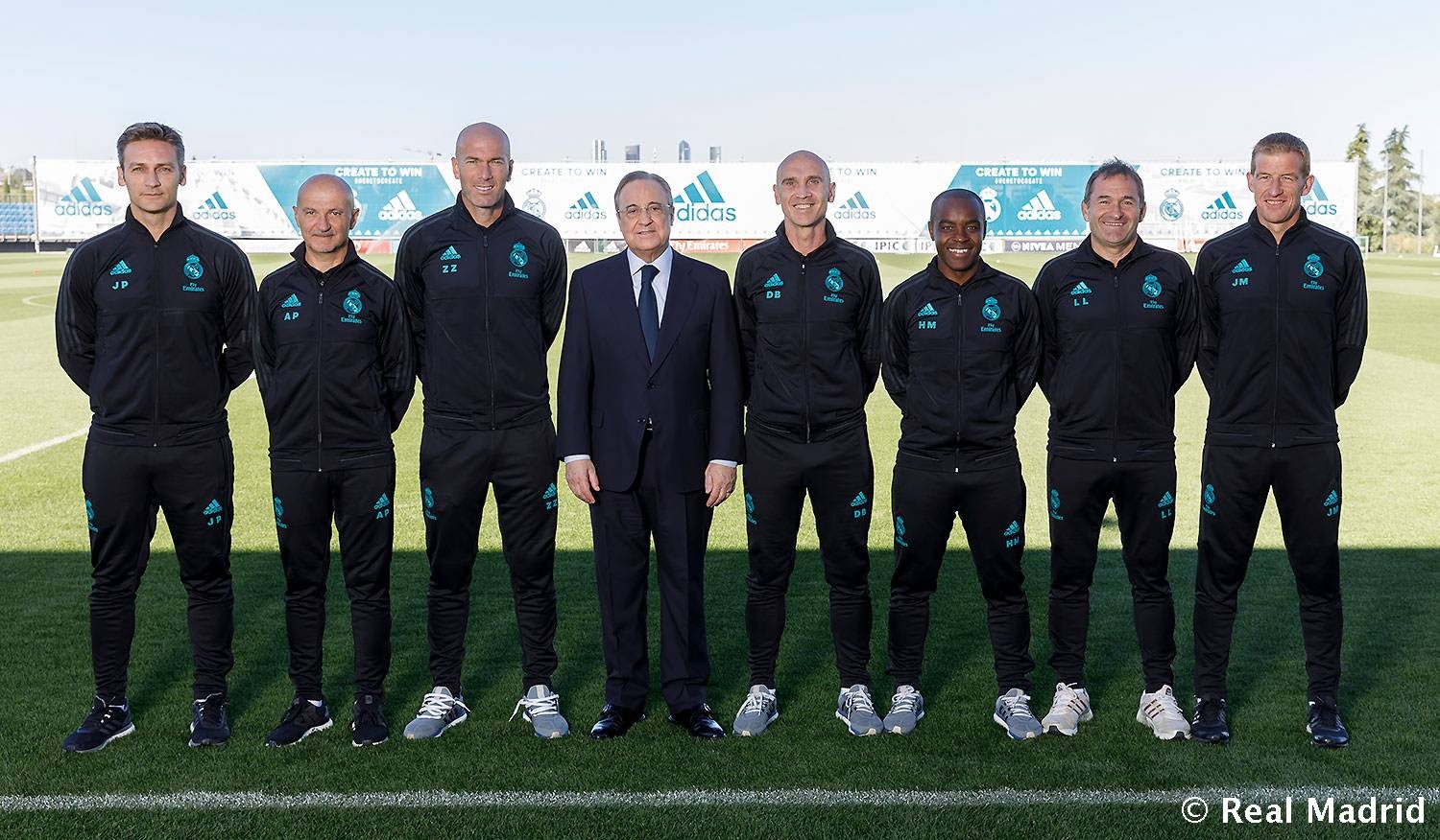 Real tung bộ ảnh hoành tráng trước ngày chào sân Champions League - Bóng Đá